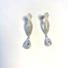 Aretes largos con zirconia de gota.