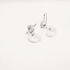 Aretes largos de formas cóncavas.