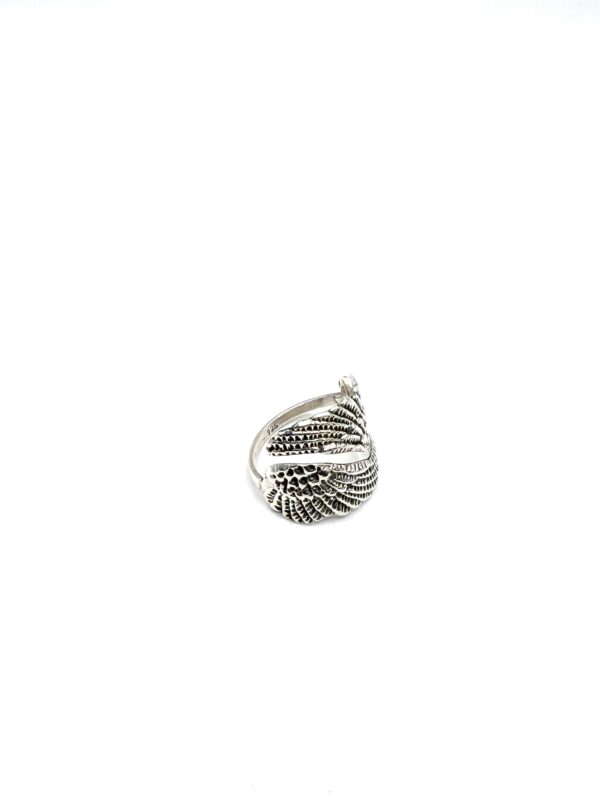 Anillo alas de ángel cruzadas.